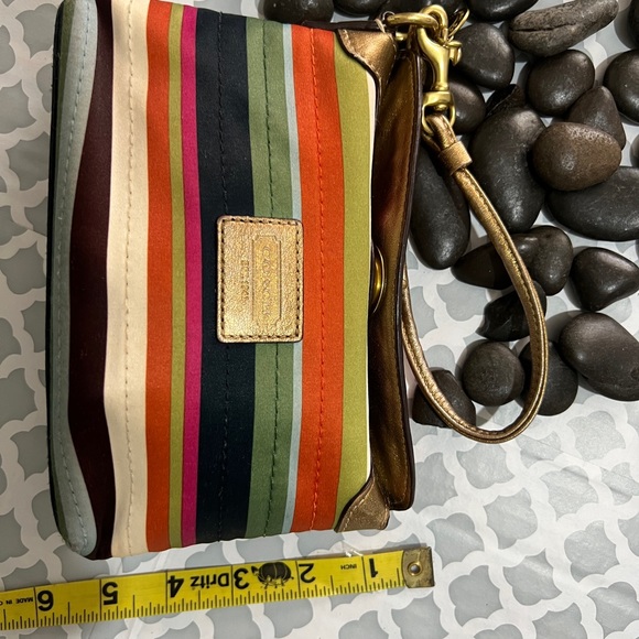 COACH vintage stripe wristlet has some ink marks in the inside see pictures - Picture 6 of 14